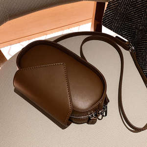 Bolso bandolera cuadrado retro de moda para mujer con cubierta de PU, cierre y forro de poliéster. - Product Image 4