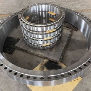 Brida Grande de Acero al Carbono y Acero Inoxidable con 16 Orificios para Pernos, 70 mm de Diámetro, Pulida para la Industria Química - Product Image 4