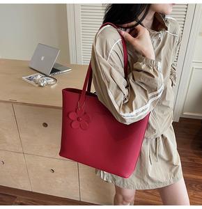 Kadınlar İç<span class=keywords><strong>in</strong></span> Büyük Kapasiteli Kırmızı Çanta Çok Yönlü 2026 Yeni Basit Günlük Omuz Çantası İşe Gidiş İç<span class=keywords><strong>in</strong></span> El Çantası Stokta Sıcak Trend - Product Image 6