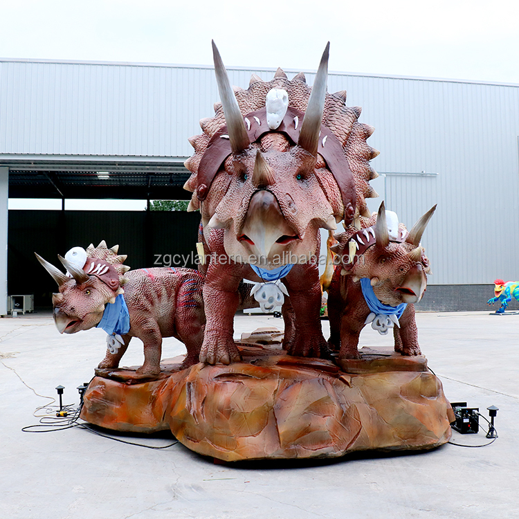 Tricératops animatronique : Grand : L=6m Petit : L=3m Roche : H=0,5m
