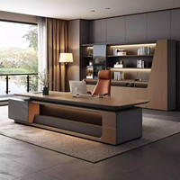 Bureau de direction/ordinateur de haute qualité et luxueux, poste de travail exécutif raffiné et minimaliste.