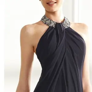 Elegante Abito Lungo Estivo Minimalista in Chiffon Nero per la <span class=keywords><strong>Madre</strong></span> della Sposa, con Perline, Cristalli e Diamanti, Drappeggiato e Plissettato - Product Image 5