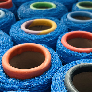 Fabricant chinois vendant PP PE fil matériel fil à tricoter fil de <span class=keywords><strong>gazon</strong></span> artificiel pour l'herbe de sport - Product Image 5