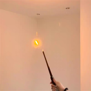 Varita de Juguete Lanza Llamas, Proyectiles de Fuego para Cosplay, Lanzamiento de Hechizos, Accesorio Mágico de Metal Seguro e Interactivo para Magia de Cerca - Product Image 2