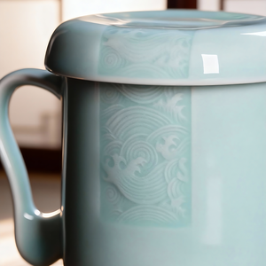 Tazza da Tè di Lusso in Porcellana Longquan Celadon con Infusore e Coperchio, 300ml, Design a Onde Marine, Fatta a Mano - Product Image 4