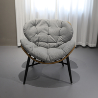 Chaise longue d'extérieur moderne avec design empilable en rotin PE en forme de coquille pour mobilier d'extérieur