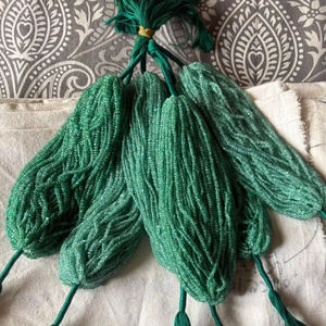 Collier de perles d'émeraude de 2.8 carats de qualité supérieure pierres précieuses en vrac pour les prix de gros brins cordes dernière conception bijoux tendance - Product Image 1