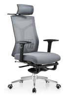 Chaise de bureau à dossier haut en maille avec appui-tête, accoudoirs réglables, support lombaire, mécanisme d'inclinaison, base chromée et roulettes pour le lieu de travail