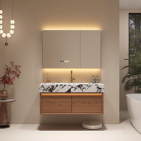 Meuble de salle de bain d'hôtel moderne avec vasque en roche et placage chêne rouge, ensemble de meuble-lavabo en bois massif, miroir LED mural résistant à l'eau
