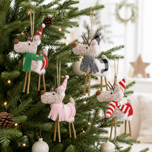 Ornements suspendus en tissu rustique en forme de <span class=keywords><strong>rennes</strong></span> avec bonnets et écharpes tricotés pour sapin de Noël, couronne, décoration de table, vente en gros pour les fêtes - Product Image 1