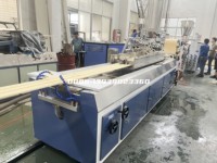 Ligne d'extrusion de panneaux de revêtement en vinyle PVC haute vitesse, machine de revêtement en vinyle