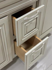 Meuble sous-vasque en bois massif avec miroir demi-lune Lavabo mélamine MDF acier marbre Comptoir salles de bains d'hôtel - Product Image 4