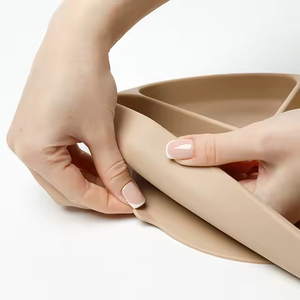 Juego de Vajilla de Silicona de Grado Alimenticio a Precio de Fábrica, Plato para Bebé Libre de Látex con Diseño de Compartimentos, Plato de Alimentación Infantil con Succión - Product Image 3