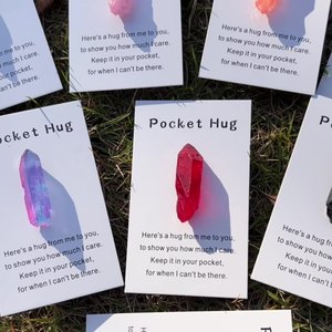 Carte fermée de colonne de cristal de décoration de poche en cristal porte-bonheur naturel multicolore en gros - Product Image 2