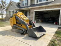 Mini Skid Steer Loader Diesel 25HP Tipe Walk Behind Desain Kompak Bersertifikasi CE Siap Pakai dengan Attachment