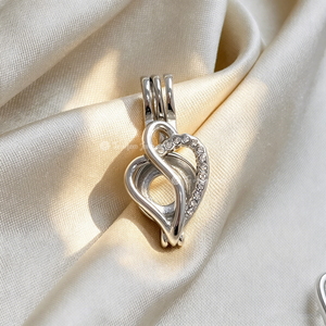 Muses Jewels Pendentif médaillon cage à perles creuses en forme <span class=keywords><strong>de</strong></span> cœur entrelacé en acier inoxydable incrusté <span class=keywords><strong>de</strong></span> diamants, fournitures pour la fabrication <span class=keywords><strong>de</strong></span> <span class=keywords><strong>bijoux</strong></span> DIY - Product Image 5