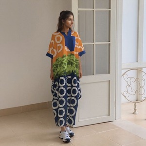 فستان إسلامي فضفاض جديد بالجملة للشرق الأوسط، مقاس كبير، تصميم عصري برقبة على شكل V مع طباعة - Product Image 3