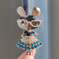 Nouveau charme plaqué or alliage coloré lapin broche broches femmes strass cristal robe lapin costume broche