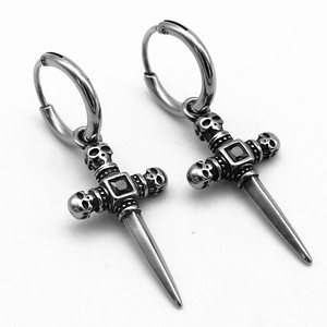 Pendientes de aro con forma de espada y diseño de calavera cruzada de acero de titanio, joyería de moda unisex de Yunnique - Product Image 1