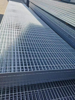 Grilles de drainage galvanisées / Grille en acier à barres plates et dentelées pour passerelles, sols, marches d'escalier, plateformes de construction