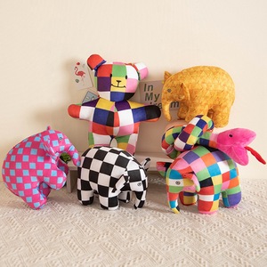 Figurine d'éléphant en peluche à carreaux noir et blanc, sept couleurs, poupée Emma en peluche, pose debout, décoration - Product Image 1