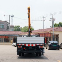 Grue télescopique droite montée sur camion ISUZU 4x2 de 6,3 tonnes, avec stabilisateurs hydrauliques, pour la construction (OEM d'usine)
