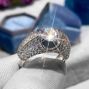 Anello da Donna Completamente Incastonato di Zirconi, Elegante Gioiello per Fidanzamento, Sposa, Uso Quotidiano e Banchetti - Product Image 1