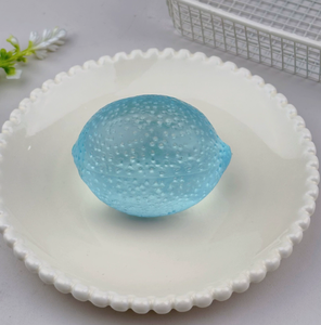 Jouet anti-stress Kawaii en forme de citron, design fruité, à montée lente, pour enfants, idéal pour les fêtes, vente en gros directe usine - Product Image 3