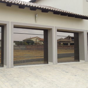 <span class=keywords><strong>Porte</strong></span> de <span class=keywords><strong>garage</strong></span> automatique en verre trempé et alliage d'aluminium, étanche, avec design moderne sans cadre en miroir noir pour villas - Vente chaude - Product Image 2