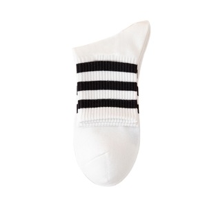 Calcetines de Algodón a Media Pantorrilla para Mujer, Color Liso y Rayado, Calcetines Modernos para Primavera, Verano, Otoño e Invierno, Venta al Por Mayor - Product Image 3