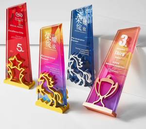 Trofeo di Lusso in Metallo con Cristalli <span class=keywords><strong>a</strong></span> Tema Equino |   <span class=keywords><strong>Regalo</strong></span> Aziendale di Alta Gamma per i Migliori Prestatori - Product Image 1