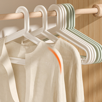 Cintres en plastique personnalisés Lavinia pour vêtements, durables, pour l'organisation de la buanderie, des magasins, des armoires, des sacs et des chaussures