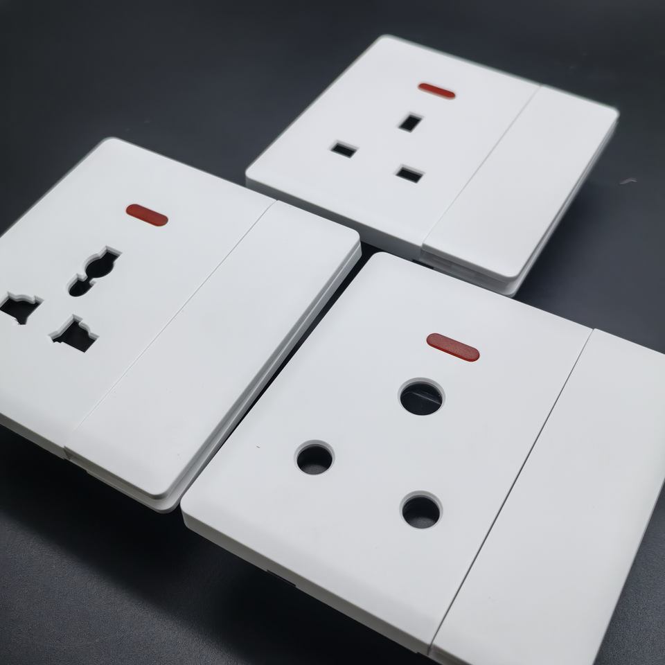 Wholesale Customized British 250V 13A UK Standard Wall Switch 15A Universal Socket Light 1 Gang 2 Way Wall Switch