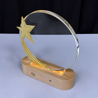 Nouveau Design Led Light up Blanc Rond avec Étoile en Métal Doré Plaque de Cristal Trophée de Cristal Prix avec Base de Lumière en Bois MH-J0983