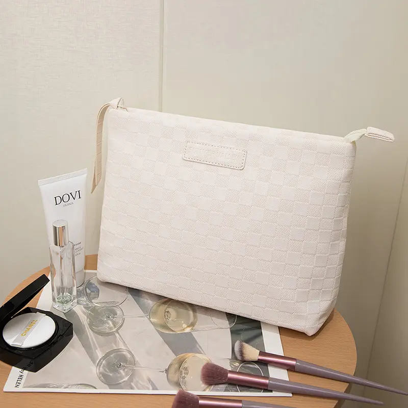 2024 moda yeni özel zarif PU deri seyahat kozmetik çantaları büyük kapasiteli kafes zarf makyaj PU etiketi ile makyaj çantası