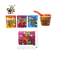 Fruitig smakende gummy stickjes, zacht snoep met siroop, fruitig kauwsnoepje voor kinderen
