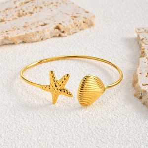 Brazalete Abierto de Acero Inoxidable Minimalista y Ligero para Mujer, con Diseño de Estrella de Mar y Concha, Joyería de Moda Diaria, Impermeable y Moderna - Product Image 2