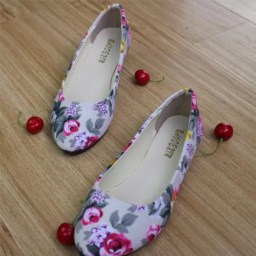 2022 Fashion Vintage Women Floral Printing Flats Shoes Breathable Slip On Classic Dressy Casual Canvas Flats Shoes for Ladies