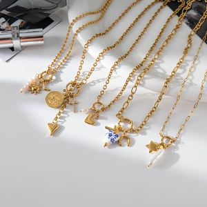 Collares J&D de Joyería Clásica Oceánica con Colgante de Moneda, Corazón, Perla, Estrás y Circón, en Acero Inoxidable y Oro de 18K - Product Image 4