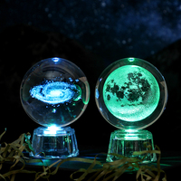 Boule de cristal de la galaxie gravée au laser 3D avec base lumineuse LED, lampe de table sphère de cristal ciel spatial, décoration astronomique