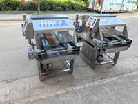 Machine à saupoudrer les cupcakes entièrement automatique avec moteur, haute capacité, équipement de recouvrement uniforme pour usage commercial en boulangerie