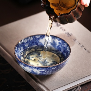 Tasse à thé Pu-erh en porcelaine bleue et blanche chinoise 120 ml, en argile de roche ancienne, motif paysager craquelé, tasse large pour le thé Gongfu - Product Image 2