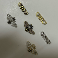 Breloques Abeille Multicolores Anti-Corrosion avec Pierres Incrustées, Plaques Logo Cœur M en Strass pour Vêtements Tendance, Chapeaux, Lingerie et Sacs