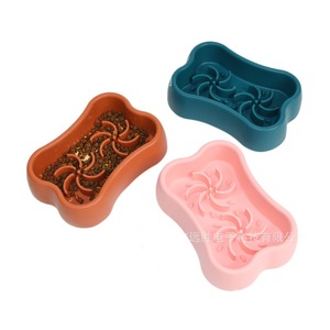 Tazón de Silicona para Mascotas, de Grado Alimenticio, Anti-Asfixia, con Forma de Hueso para Perros y Gatos, 185x125x45mm, con Ventosas - Product Image 3