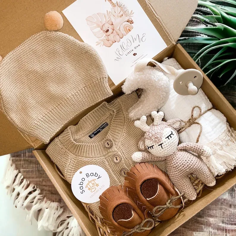 Conjunto de macacão de bebê unissex de concha macia, roupa de algodão com caixa de sapatos de brinquedo de crochê, suporte sólido para presente de outono