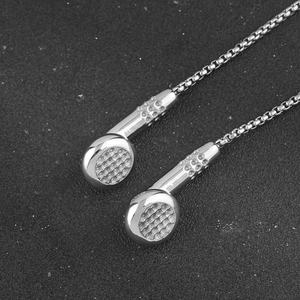 Nuevas llegadas: Collar con colgante de auriculares de acero inoxidable, diseño de dije, color oro y acero. - Product Image 3