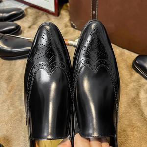 2025 Top Quality Latest Pure Color <b>Pointed</b> Classical Fashion Leather Shoes Wholesale Fashion Men's Dress Shoes Oxfords - Product Image 3