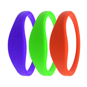 Bracelets RFID NFC en silicone pour adultes, adolescents et enfants, LF 125 kHz / HF 13,56 MHz, avec couleurs blanc, noir, rose, rouge, bleu et arc-en-ciel - Product Image 3