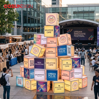 Totem numérique rotatif empilable COSUN à 3 faces avec rotation automatique à 360° pour la publicité au sol dans les centres commerciaux