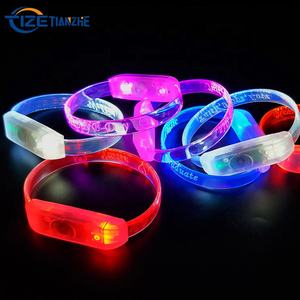 Novos Presentes de Casamento Ideal Alterar Cor <span class=keywords><strong>LED</strong></span> Piscando Light Up Pulseira - Product Image 5
